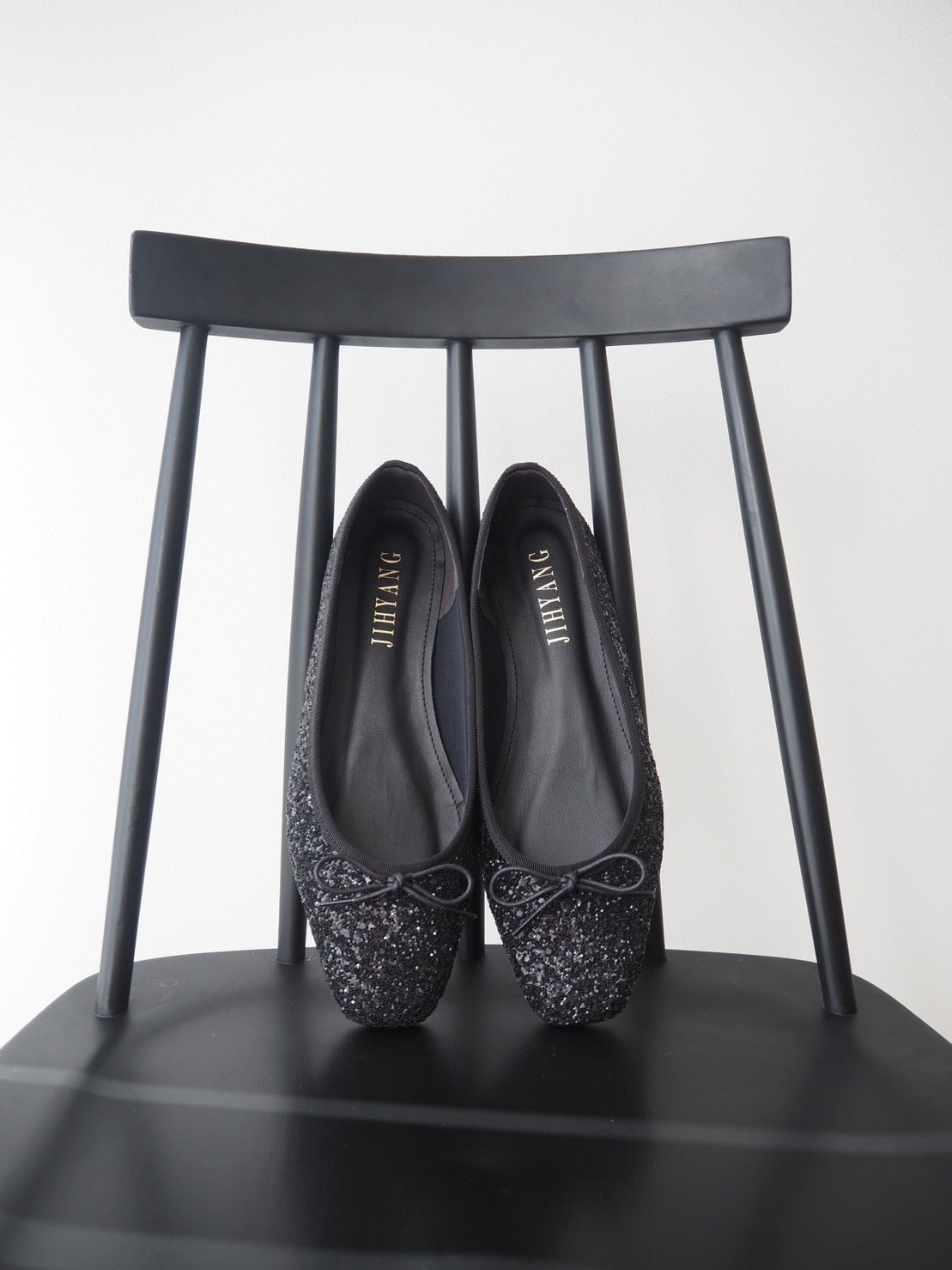 JIHYANG チヒャン　ダブルビジューフラットサンダル　スムースＬ チヒャン ダブルビジューフラットサンダル スムースL JIHYANG