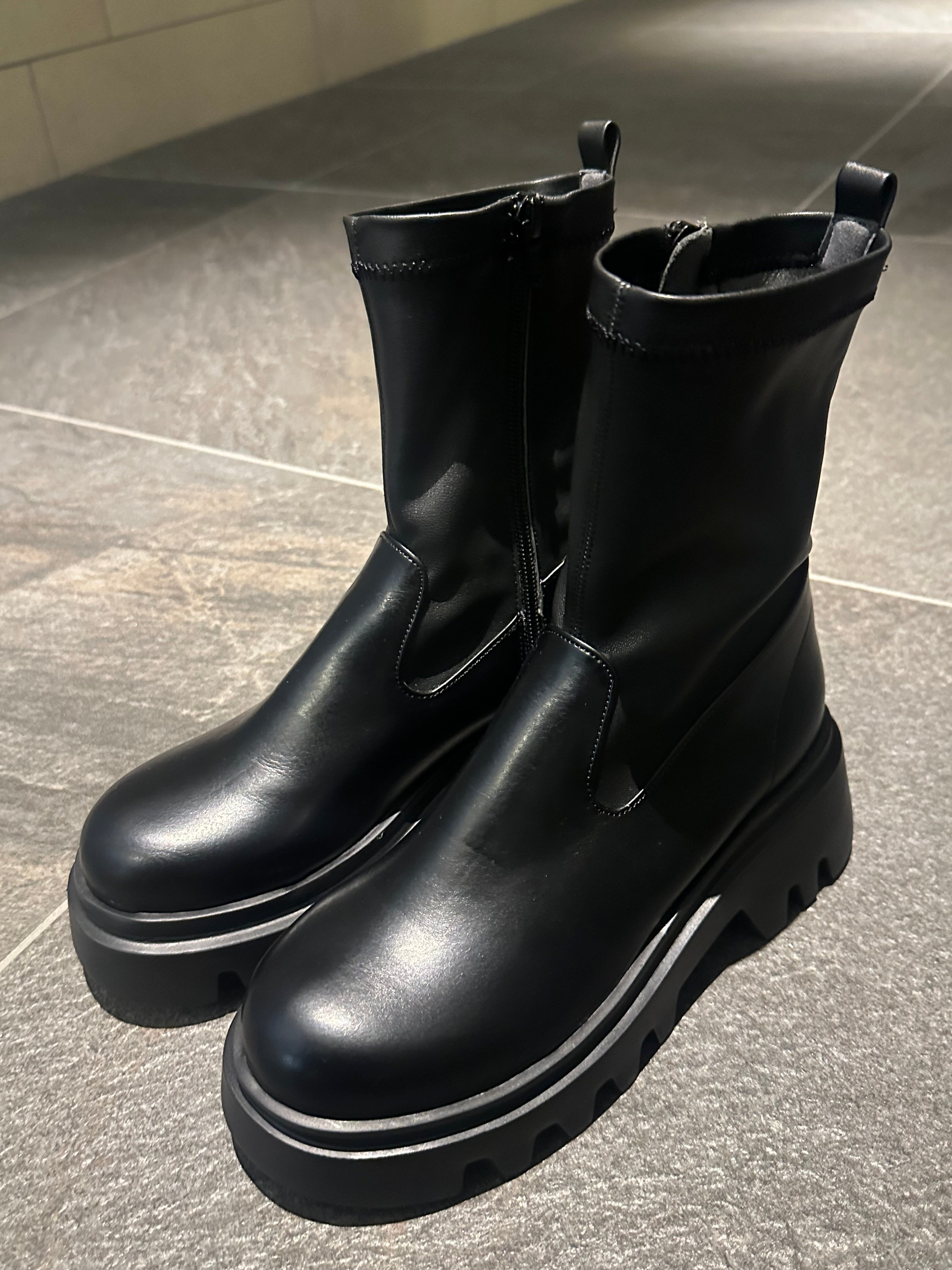 ※ 予約販売商品 タンク底ストレッチショートブーツ (3010N)