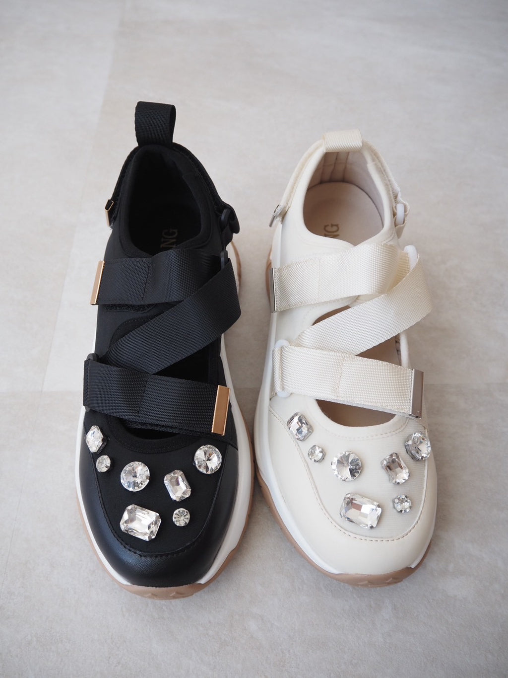 チヒャン　jihyang ダブルビジューフラットサンダル S JIHYANG チヒャン サンダル シルバー LL - メルカリ